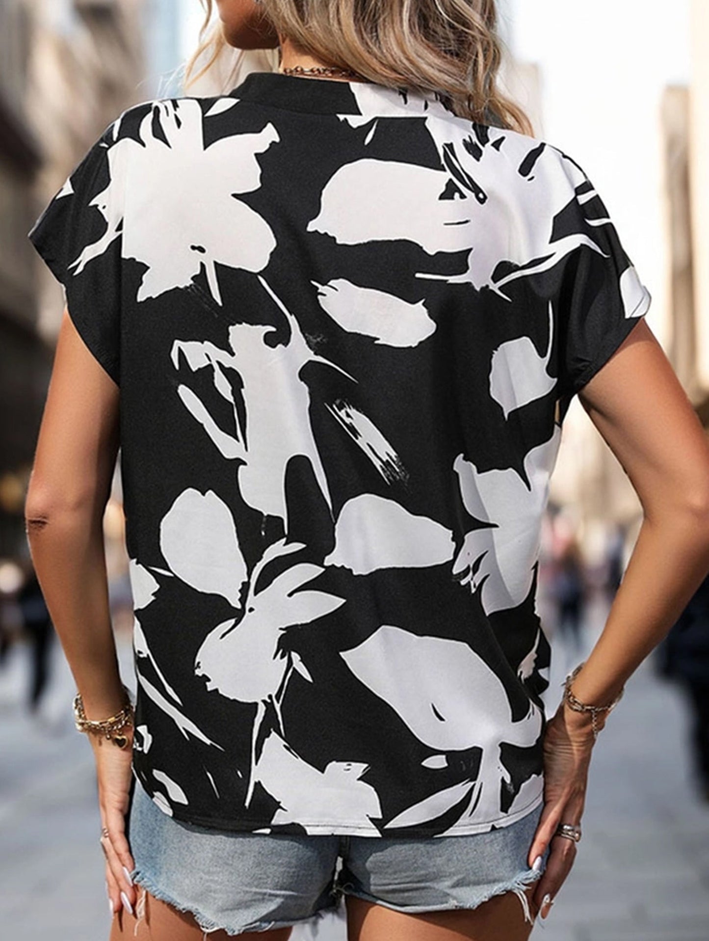 CONTRASTING BLACK AND WHITE V-NECK SHIRT