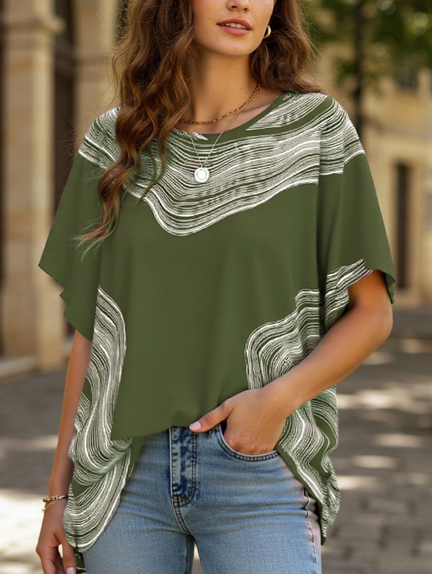 Casual Printed Bat Sleeve Top with V Neck and Loose Fit