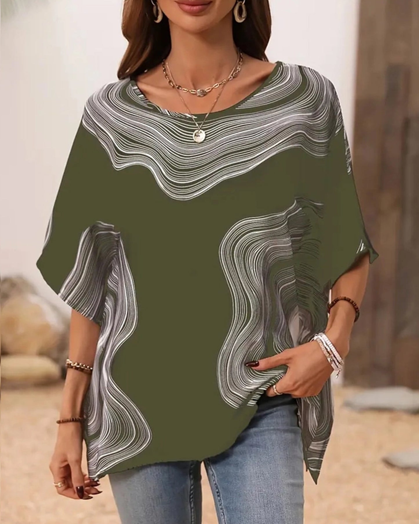 Casual Printed Bat Sleeve Top with V Neck and Loose Fit