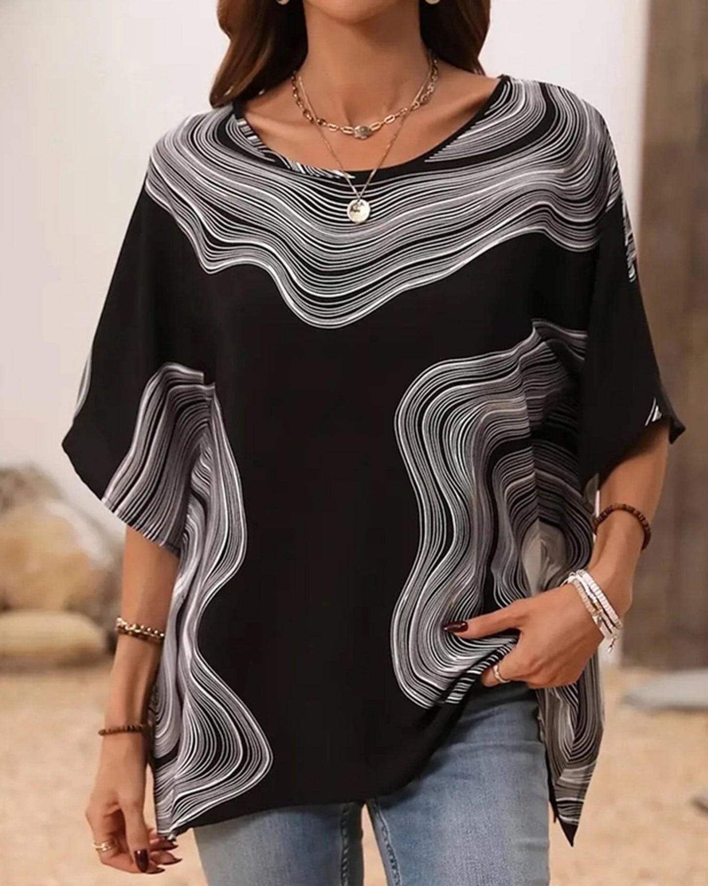 Casual Printed Bat Sleeve Top with V Neck and Loose Fit