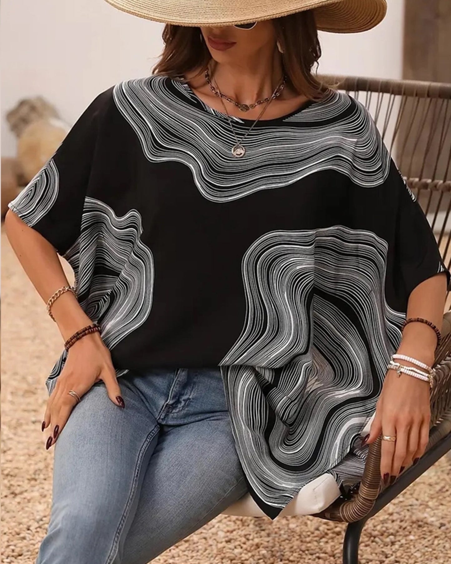 Casual Printed Bat Sleeve Top with V Neck and Loose Fit