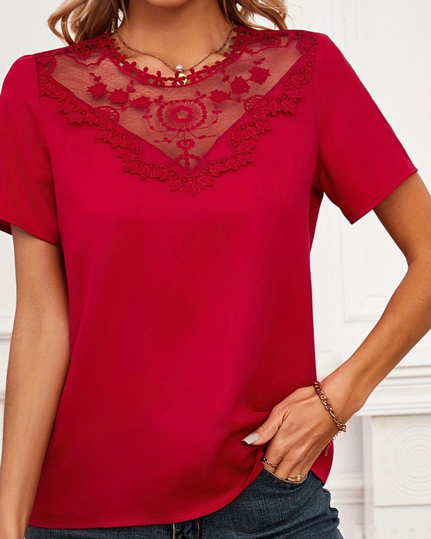 Romantic Lace Patchwork Crew Neck Shirt ??Lightweight Top for Women