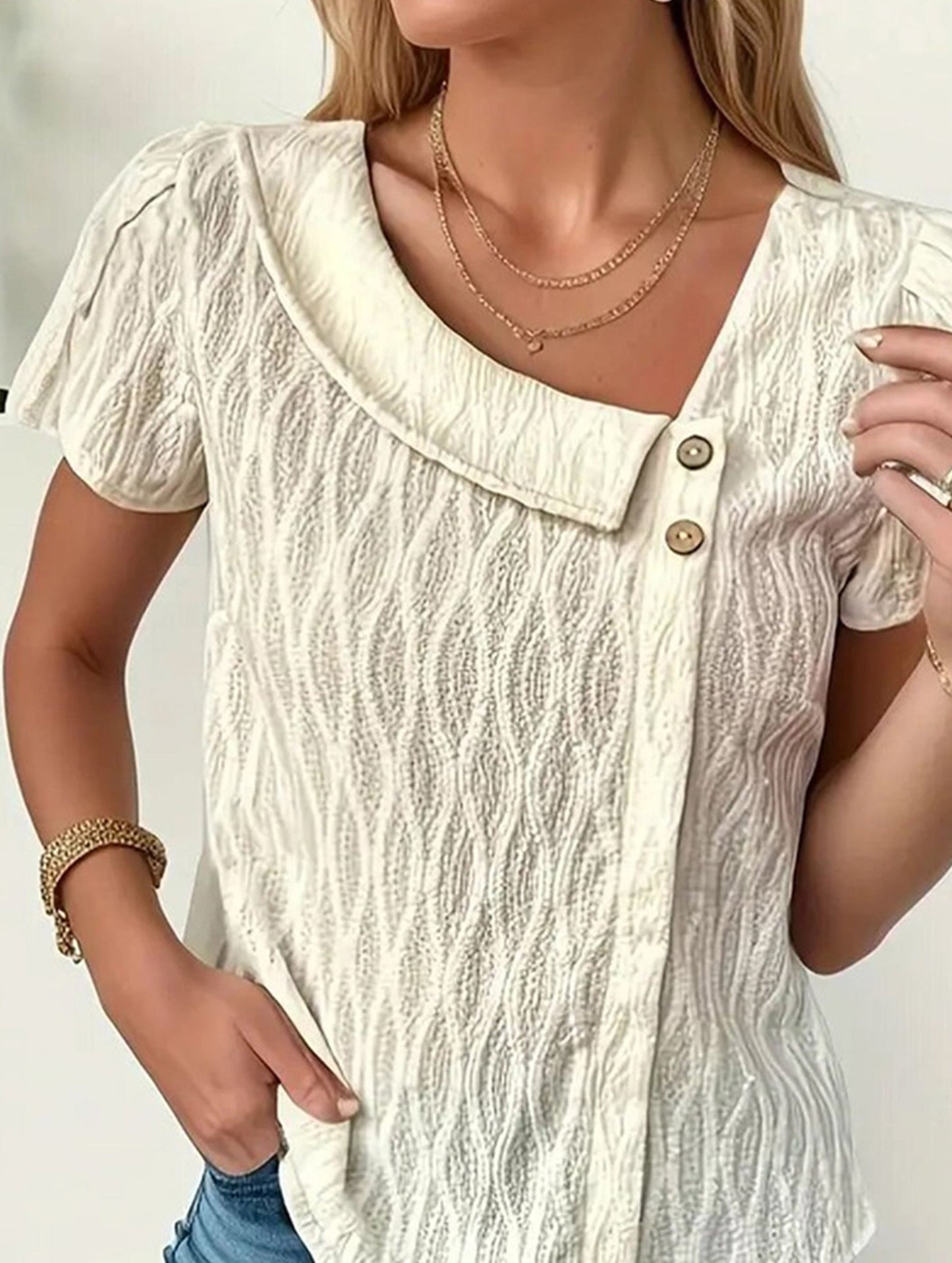 CASUAL FORM-FITTING SHORT-SLEEVED V-NECK TOP