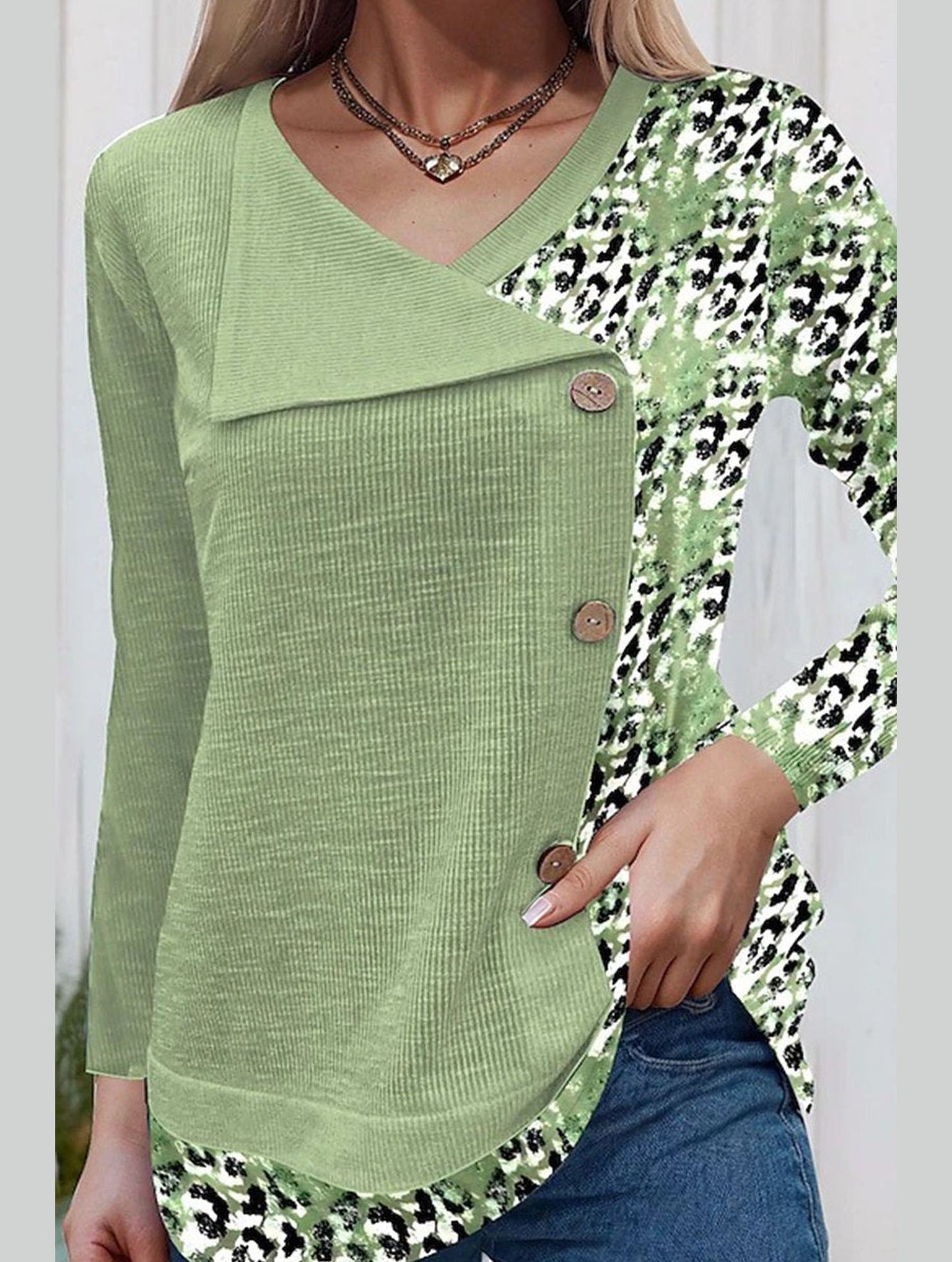 WOMEN ANIMAL PRINTING WRAP BUTTONED KNIT TOP