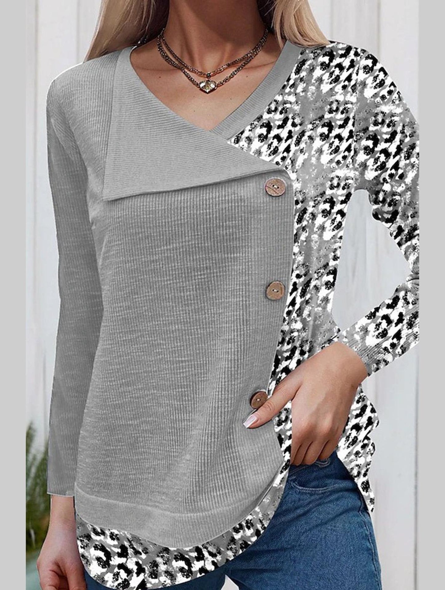 WOMEN ANIMAL PRINTING WRAP BUTTONED KNIT TOP