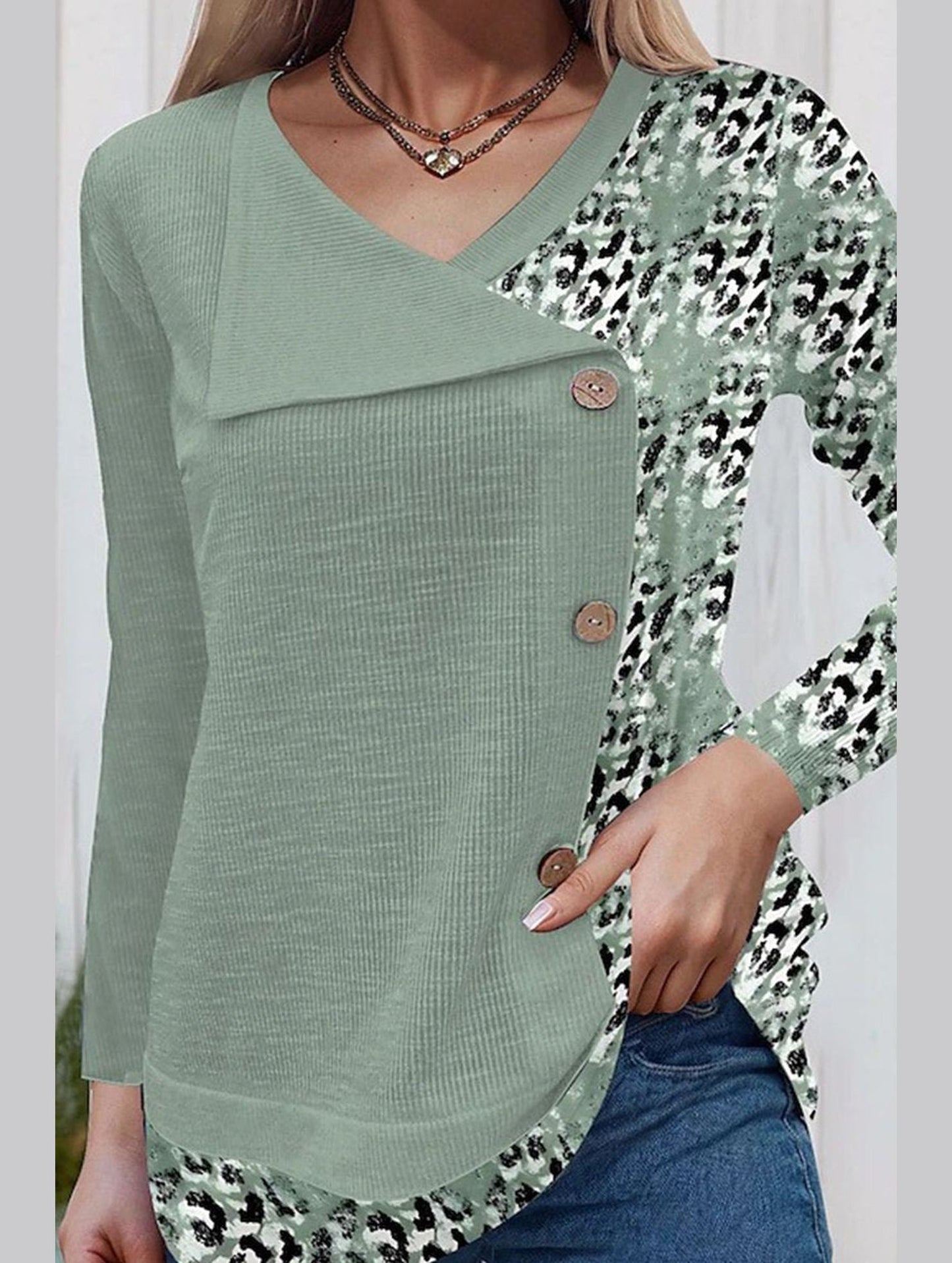 WOMEN ANIMAL PRINTING WRAP BUTTONED KNIT TOP