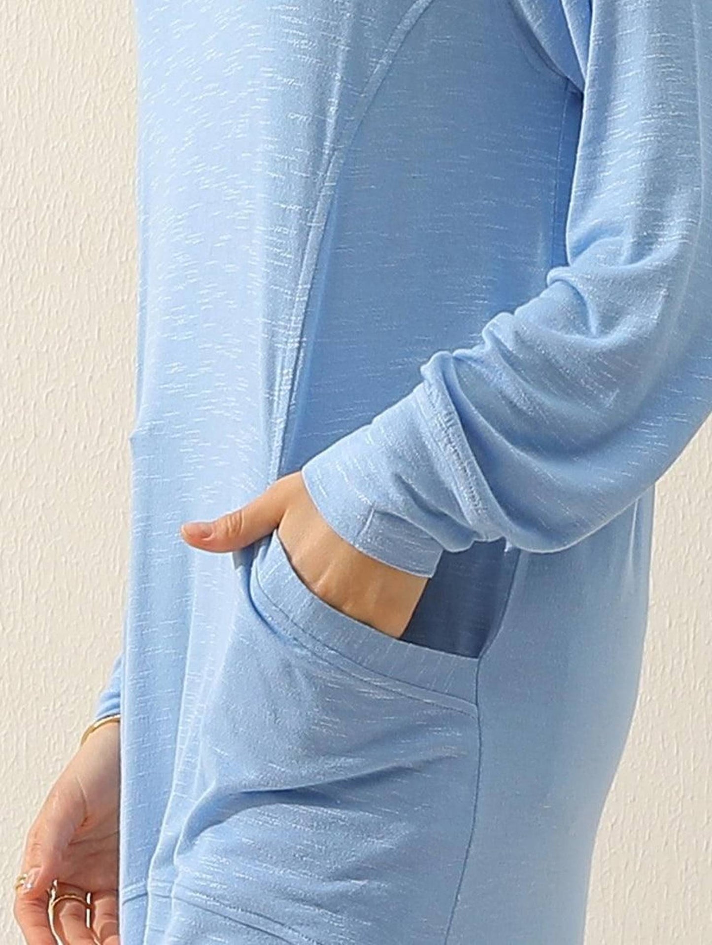 R NECK LONG SLEEVE SLUB LONG KNIT TOP WITH POCKETS - Doublju