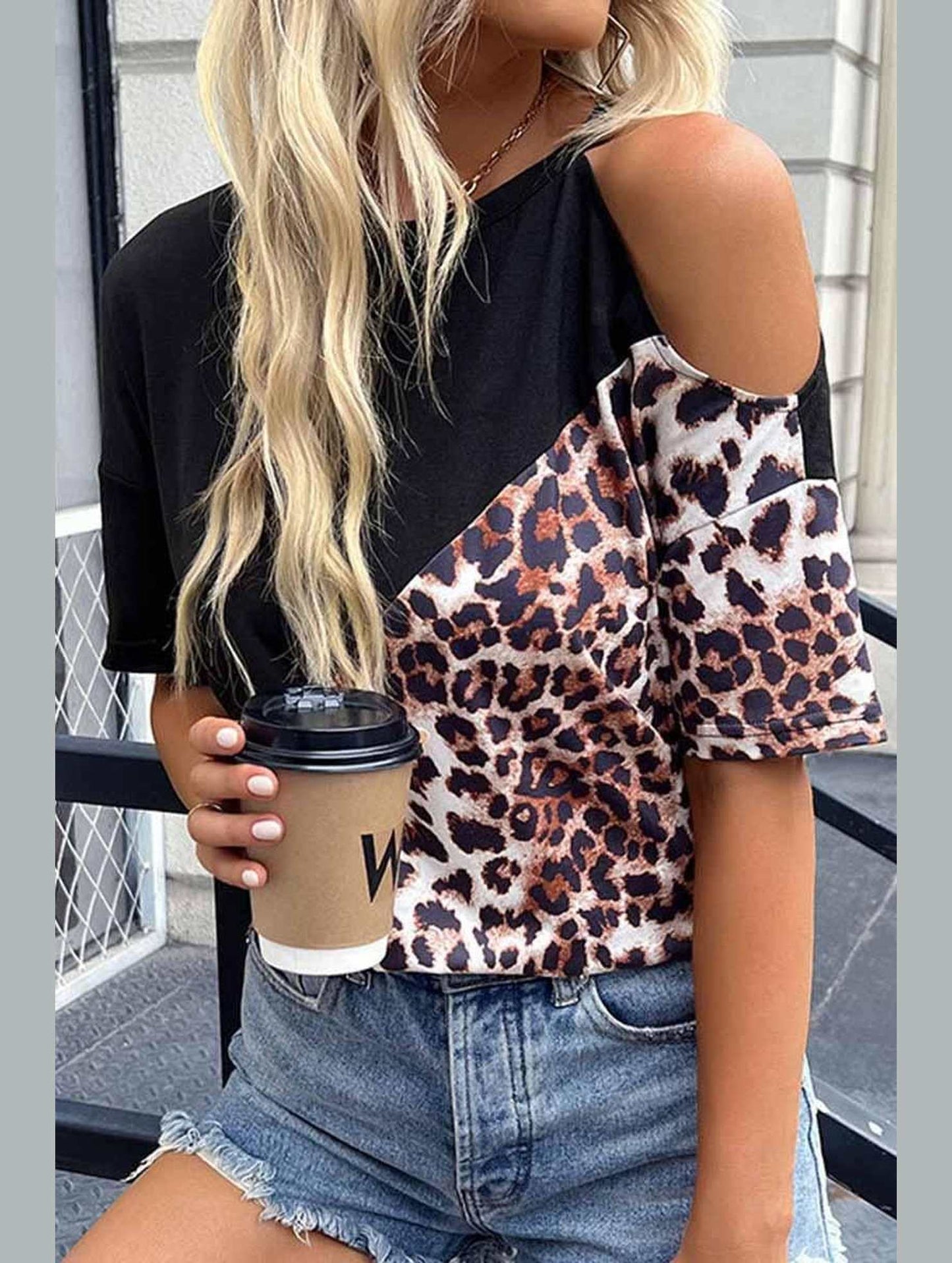 LEOPARD ONE HOLE SHOULDER TEE - Doublju