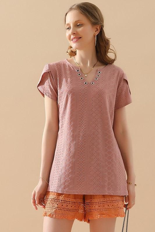 BUCKLED V NECK PUNCHING LACE TULIP SLEEVE TEE - Doublju