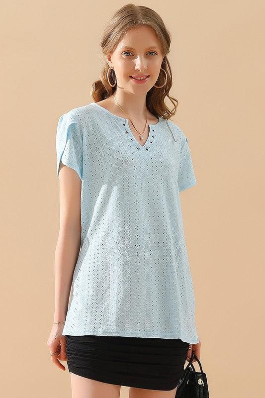 BUCKLED V NECK PUNCHING LACE TULIP SLEEVE TEE - Doublju