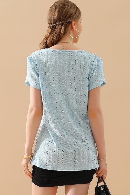 BUCKLED V NECK PUNCHING LACE TULIP SLEEVE TEE - Doublju