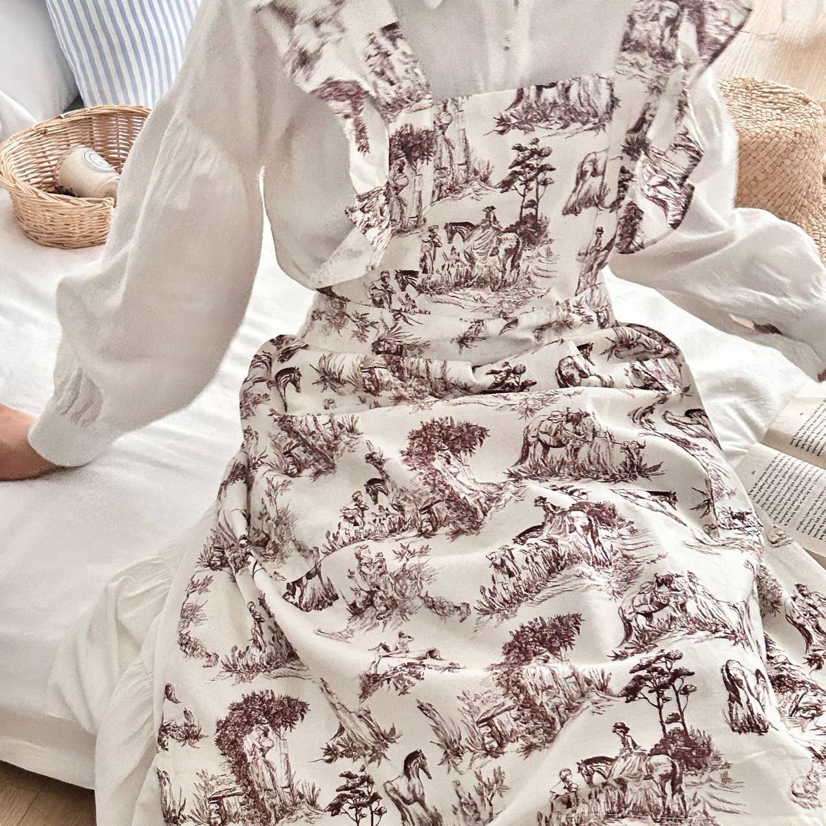 LANDSCAPE PAINTING OF RUFFLED NUMB APRON