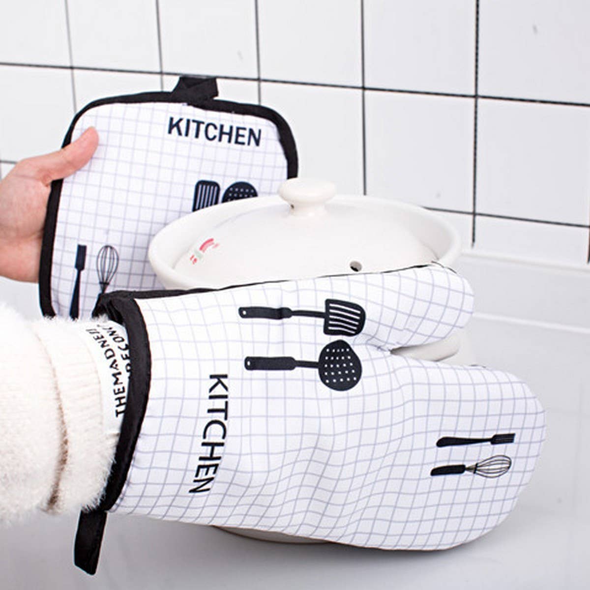 KITCHEN OVEN SCALD PROOF HEAT INSULATED GLOVES