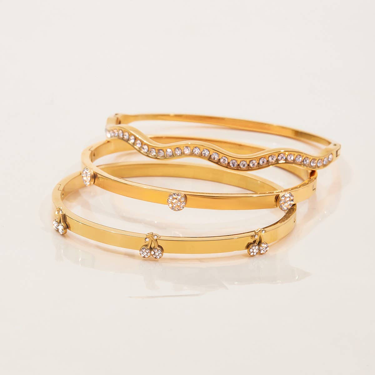 Classic 18K Gold Round White Zircon Open Bangle