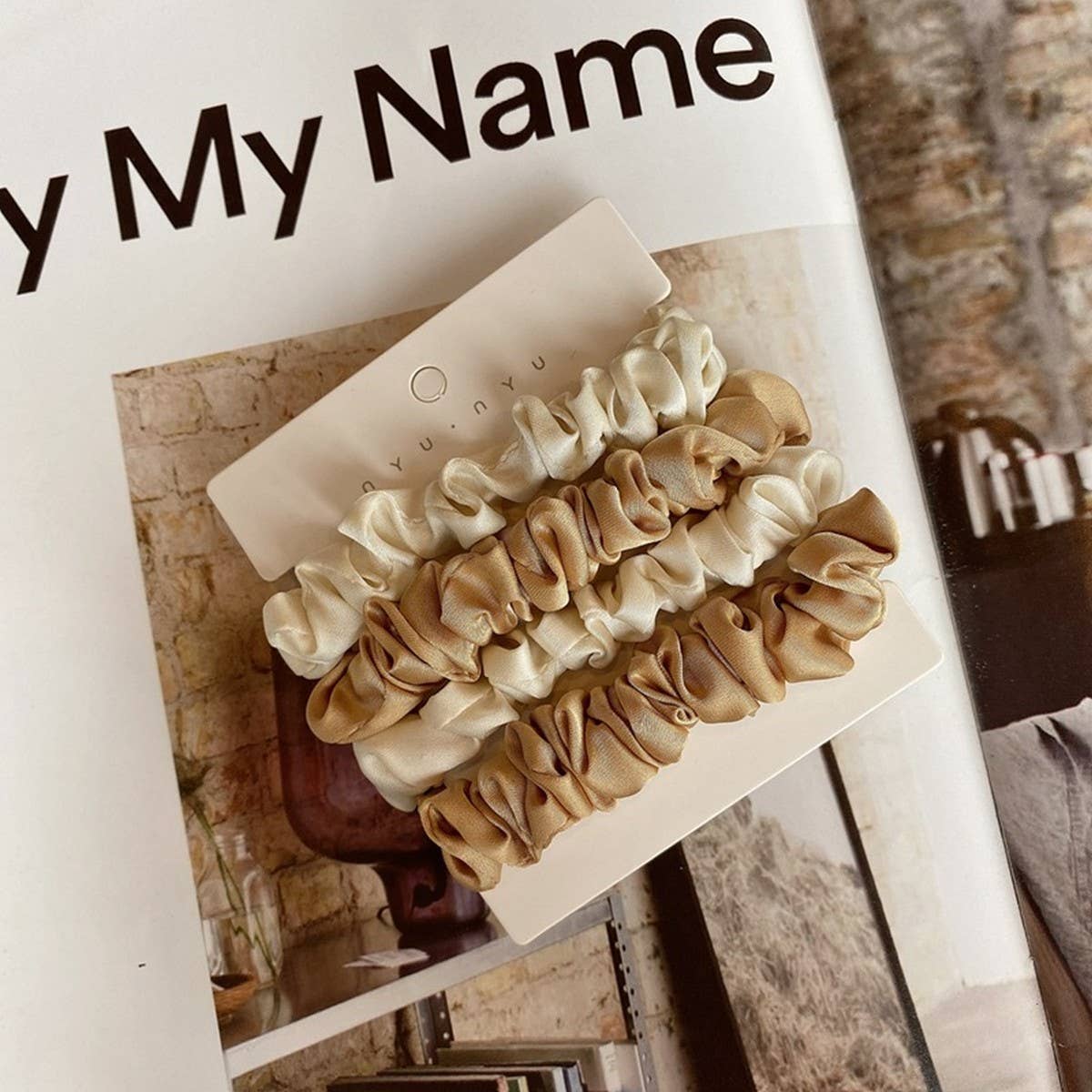 TEMPERAMENT CARD SET SMALL INTESTINE HAIR RING