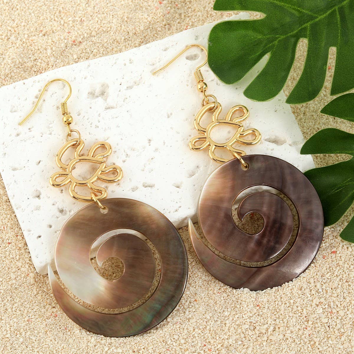 FASHIONABLE DESIGN NATURAL BLACK SHELL EARRINGS