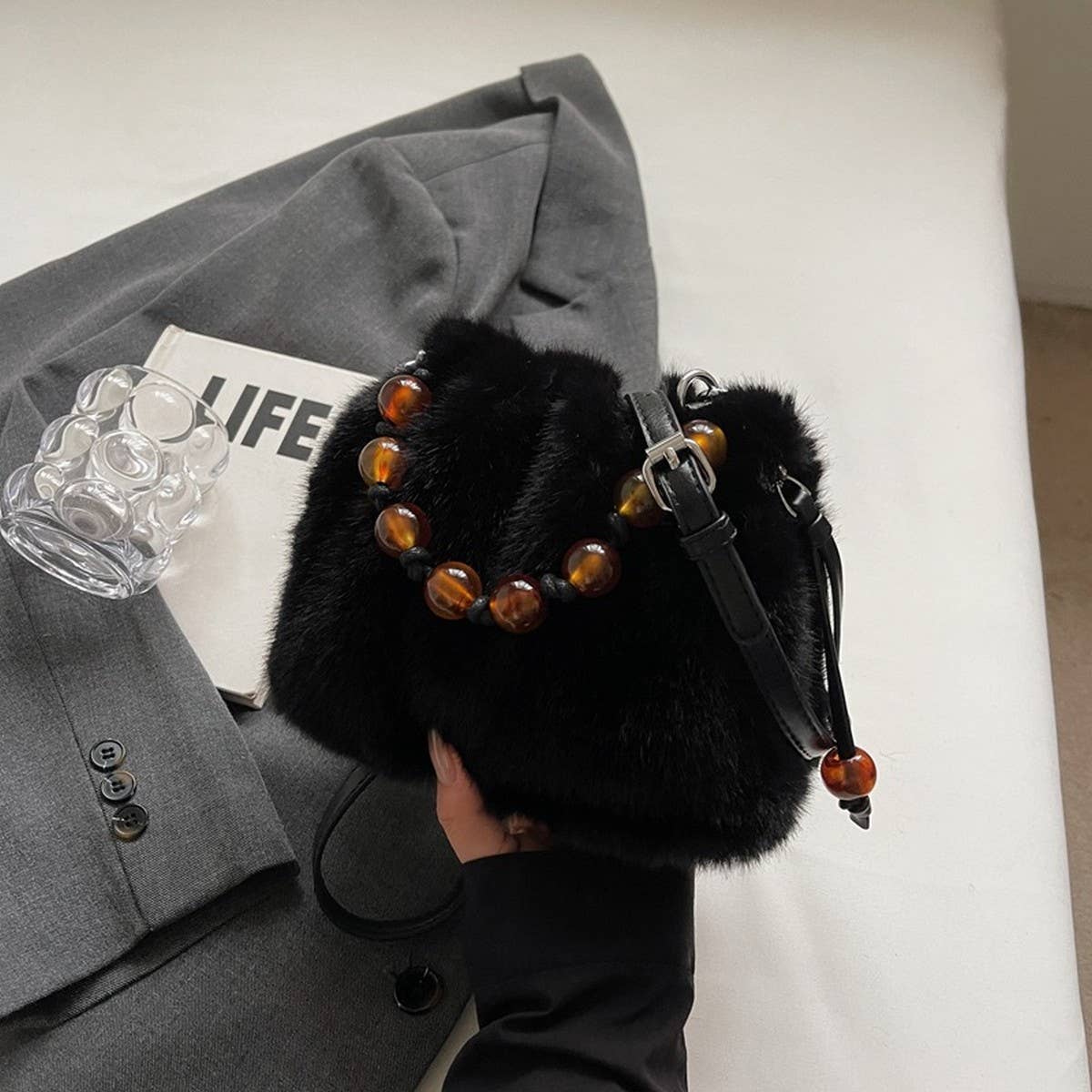 WINTER PLEATED SHOULDER AND CROSSBODY PLUSH BAG_CWAB3942