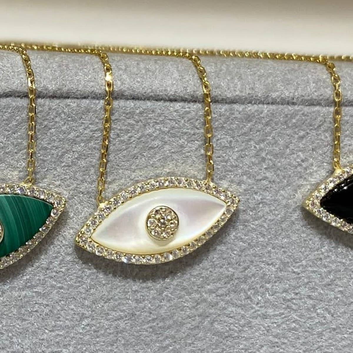 FASHIONABLE DEVIL'S EYE ZIRCON CLAVICLE NECKLACE