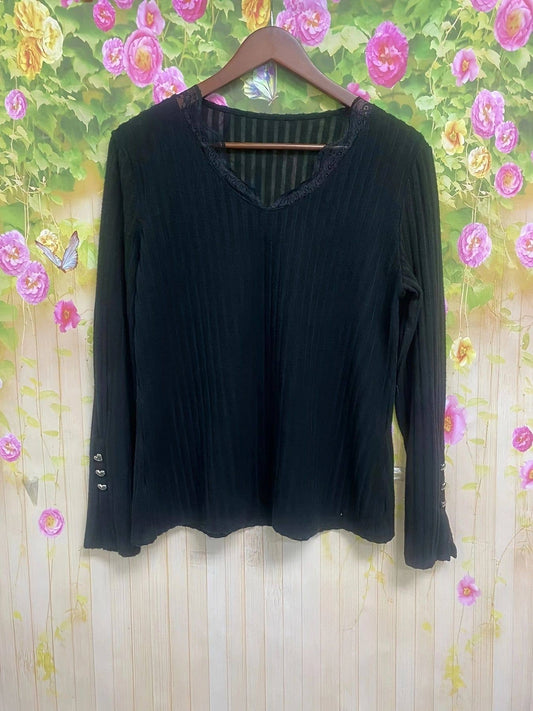 V-neck lace button decorated long-sleeved top