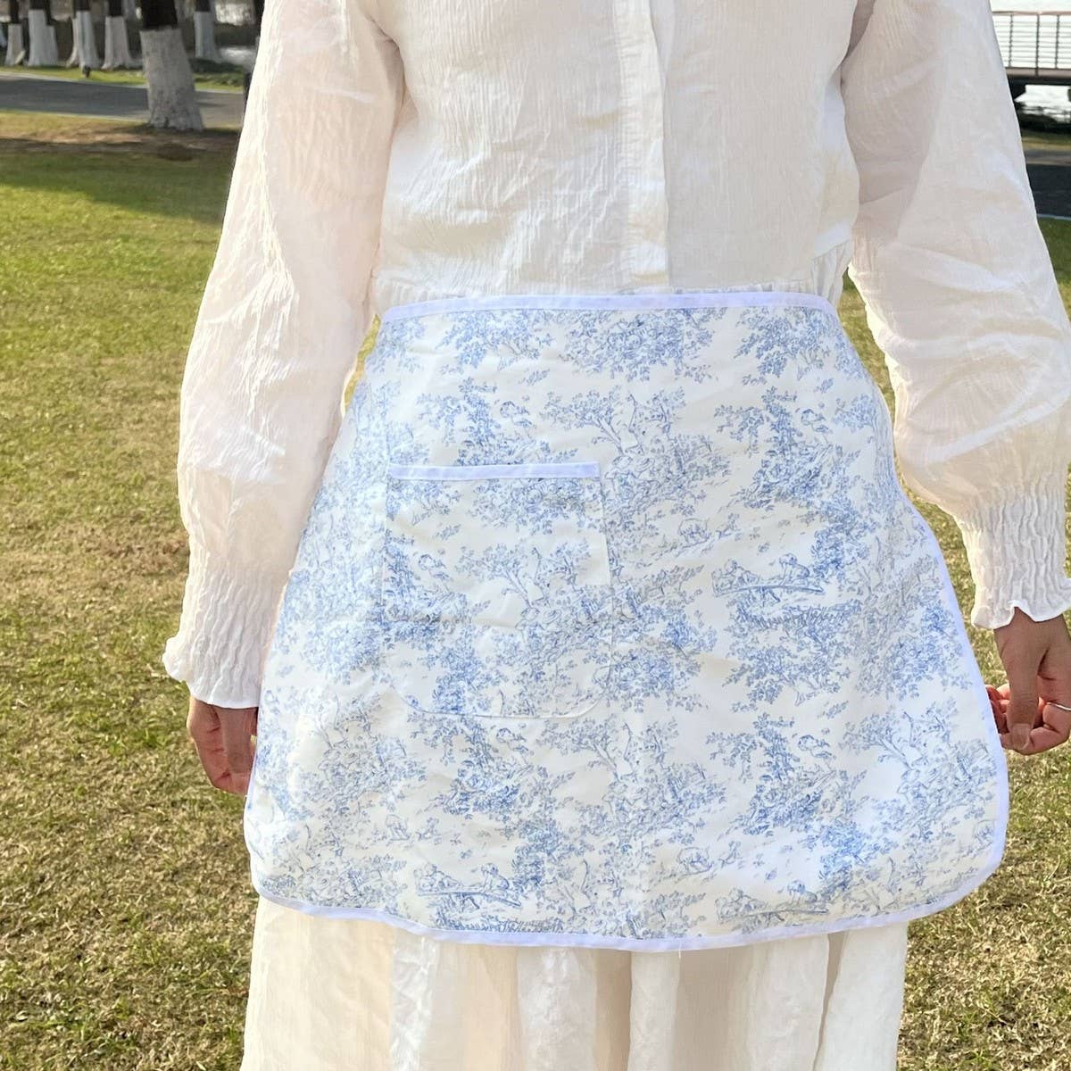 INK AND WATERPROOF AND OIL-RESISTANT BLUE APRON