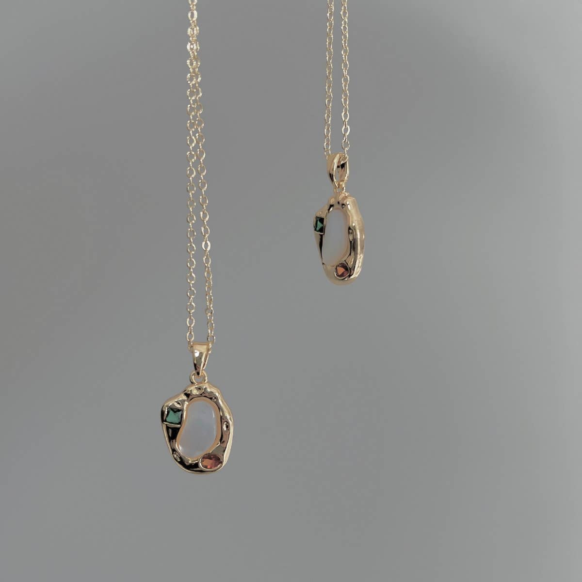 IRREGULAR GEOMETRIC SHELL PENDANT NECKLACE