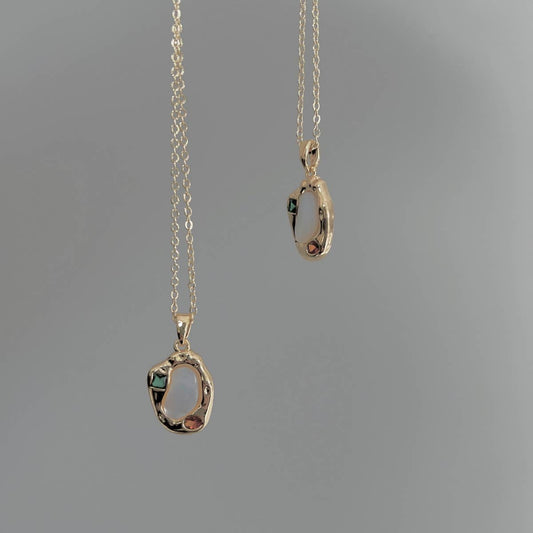 IRREGULAR GEOMETRIC SHELL PENDANT NECKLACE