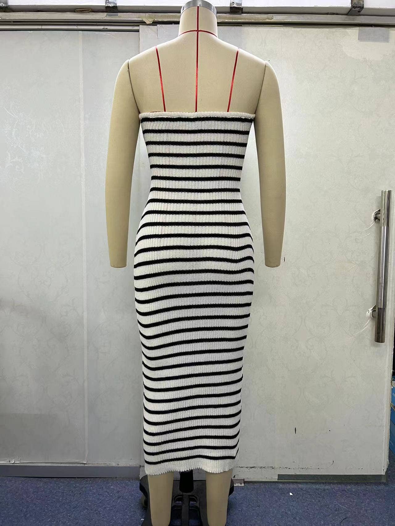 STRAPLESS STRIPED KNIT SLIM-FIT HIP WRAP DRESS
