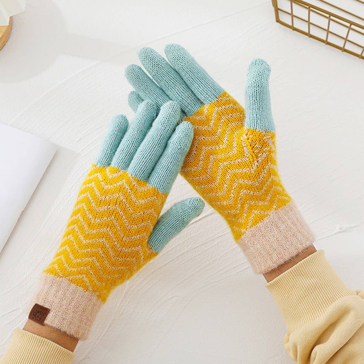 KNITTED FLEECE PLAID TOUCH SCREEN WARM GLOVES_CWAG0371