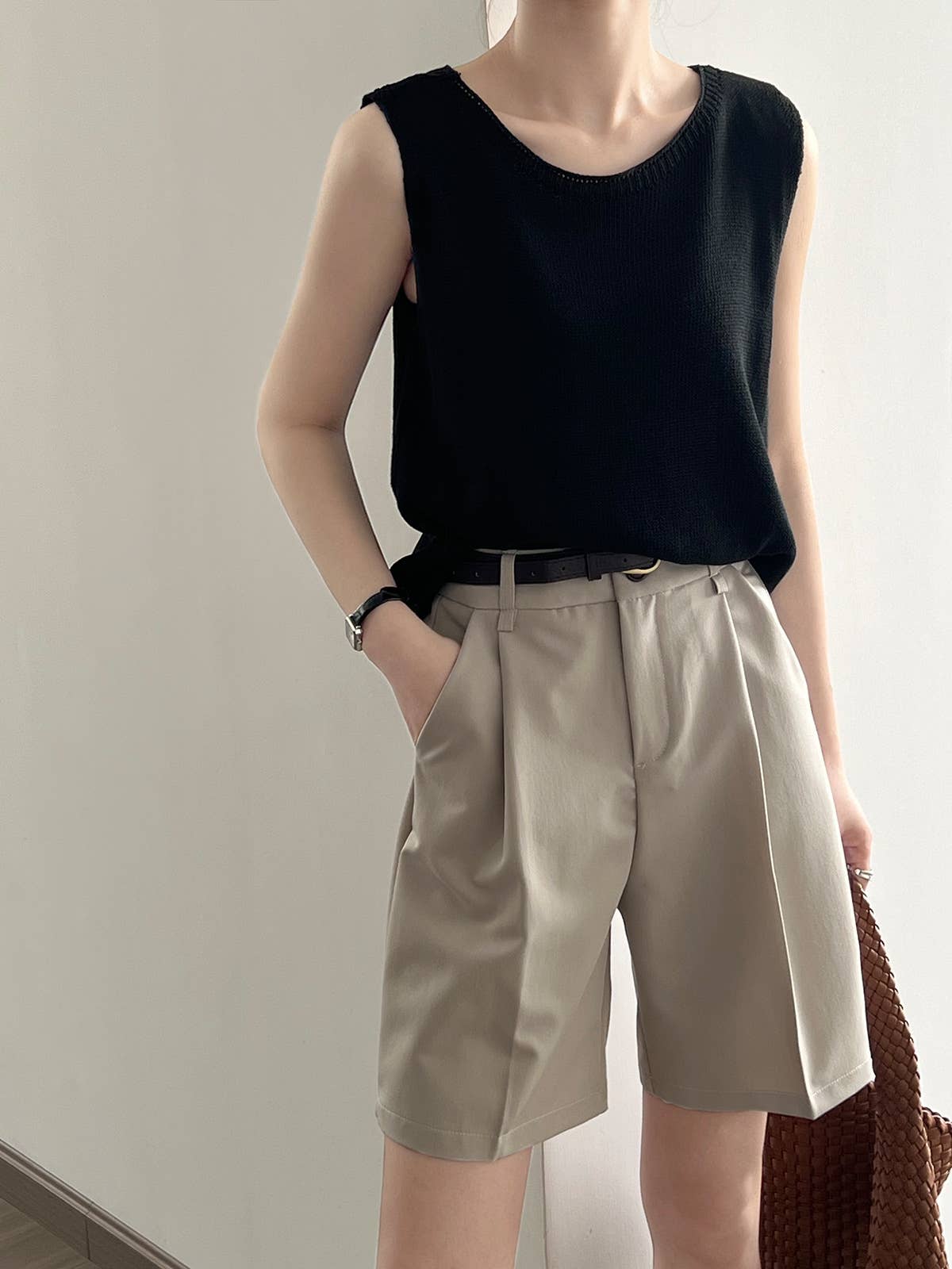 SIMPLE SOLID COLOR U-NECK KNIT VEST