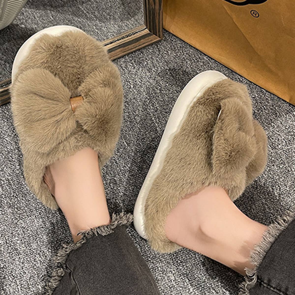 WOMEN  WINTER BOW  FLUFFY SLIPPERS_CWSHS0377