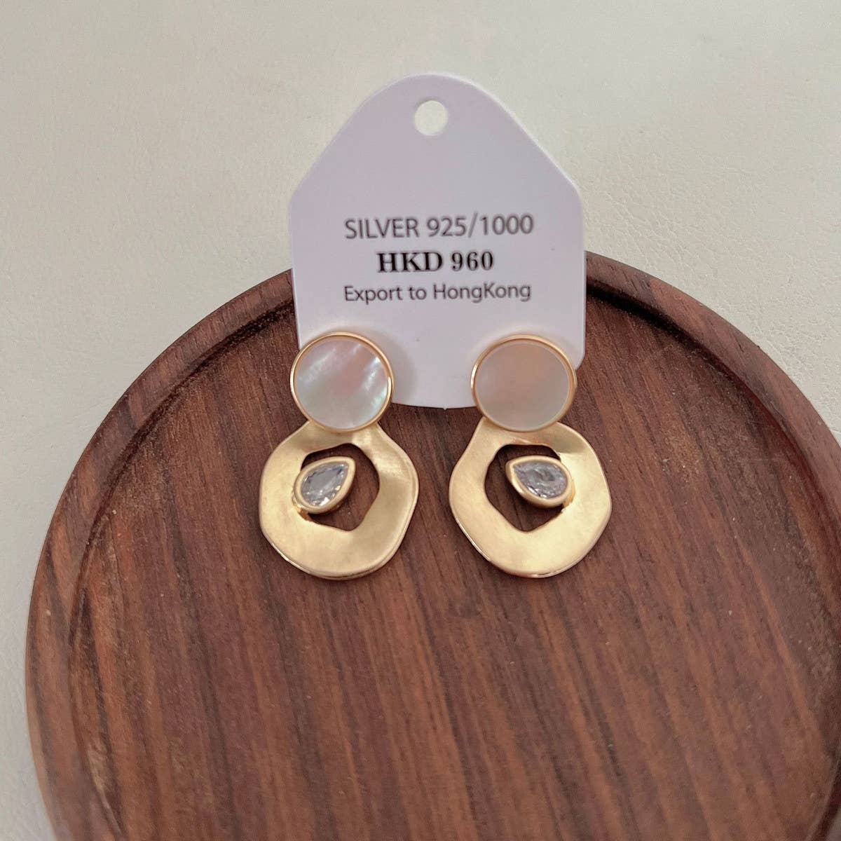 ADVANCED SHELL ROUND PENDANT EARRINGS_CWAJE1354