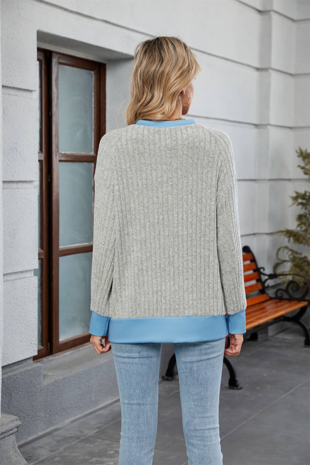 Fashionable color-blocked loose knitted top