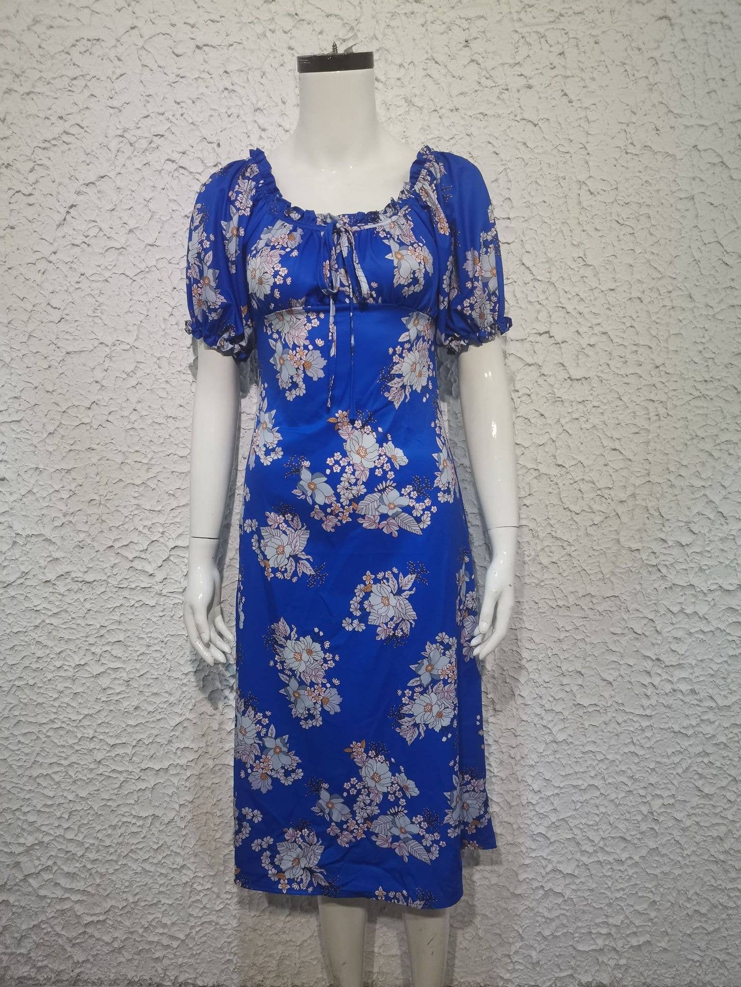 LONG DRESS WITH SQUARE COLLAR AND SLEEVED WAIST