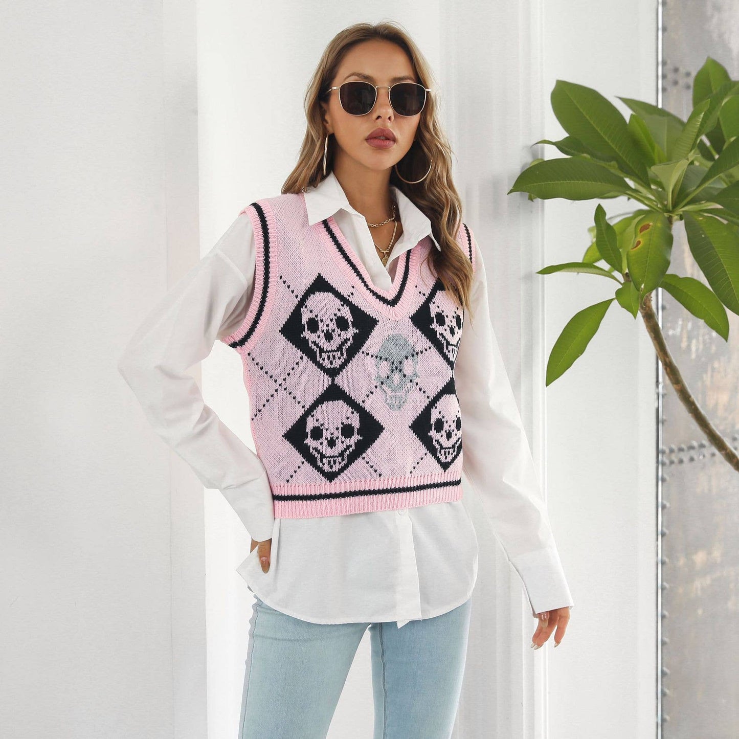 SKULL JACQUARD DIAMOND CHECK VEST SWEATER