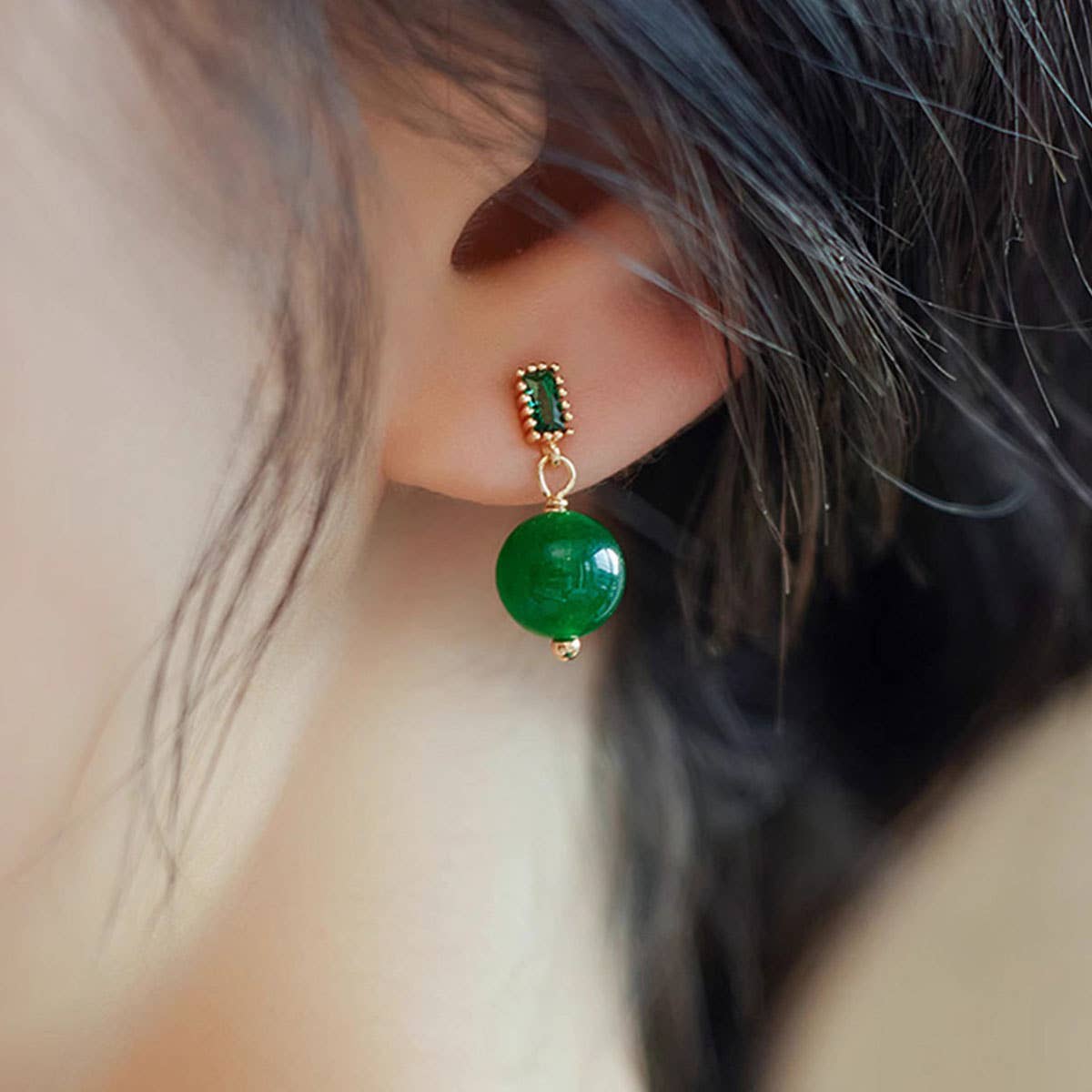 Simple elegant light luxury retro stud earrings