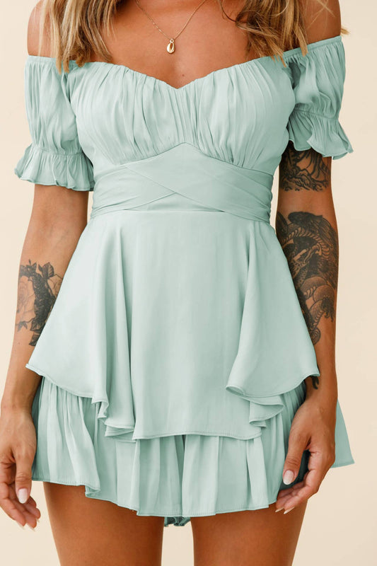 Solid-color one-shoulder lantern-sleeved dress