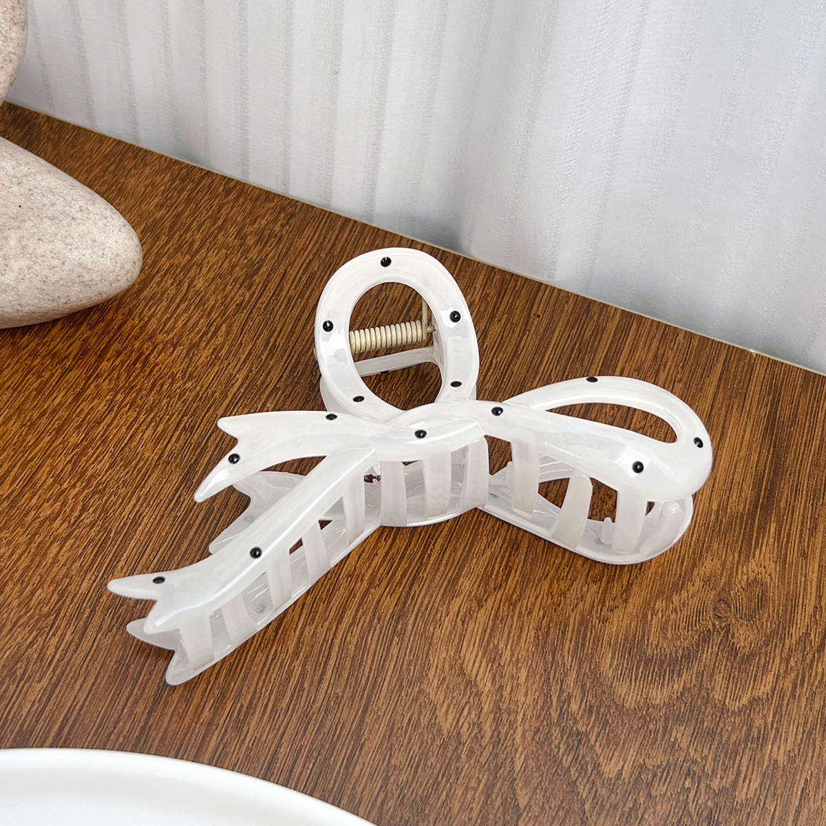 Polka Dot Hair Claw for Elegant Buns_CWAHA2066