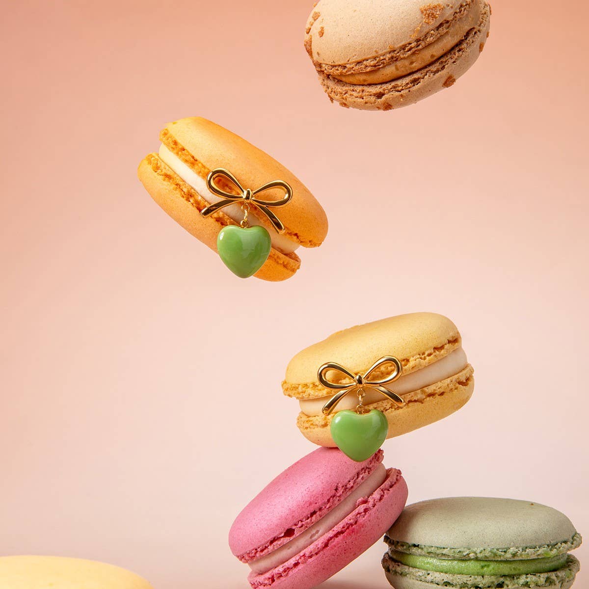 BOW WITH A HEART-SHAPED OIL DROP EARRINGS_CWAJE1881