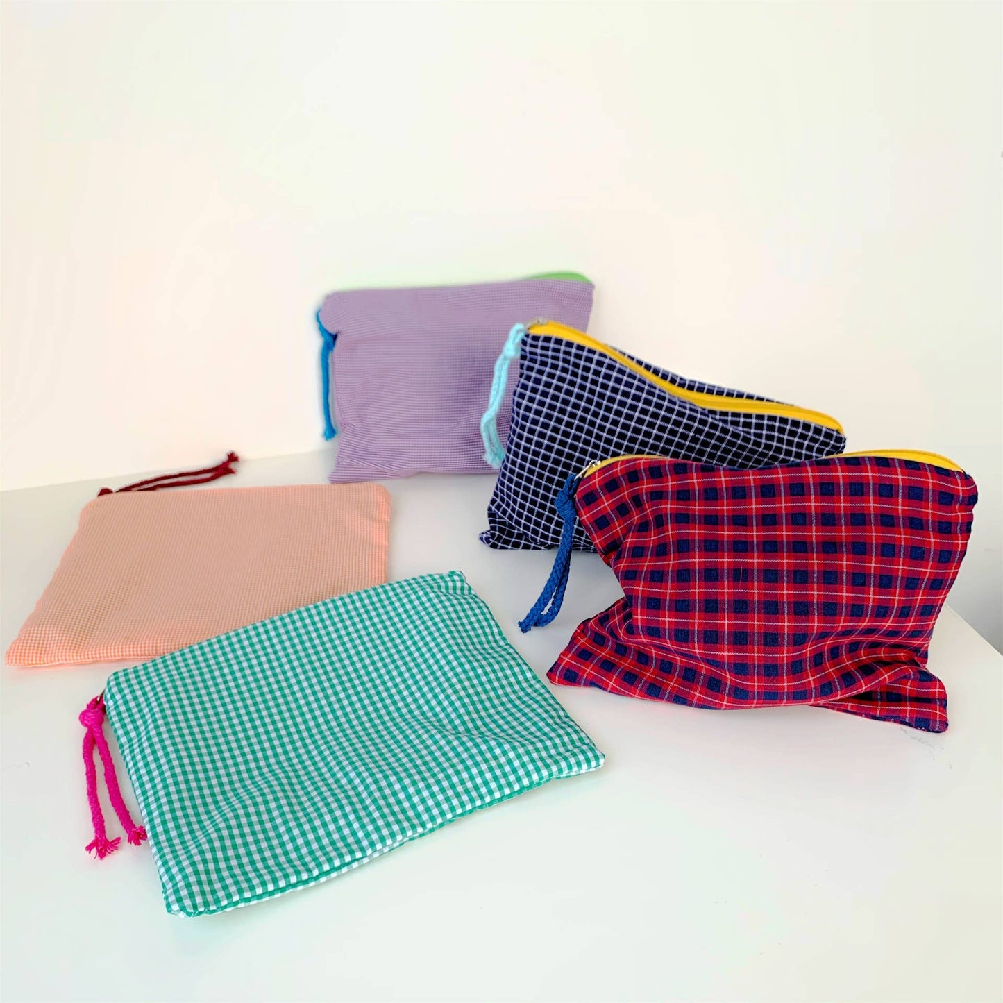 Contrasting colors cotton checkered cosmetic bag