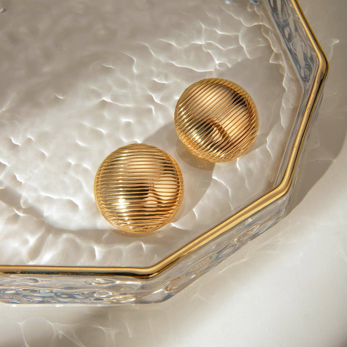 LIGHT LUXURY HORIZONTAL STRIPED ROUND EARRINGS