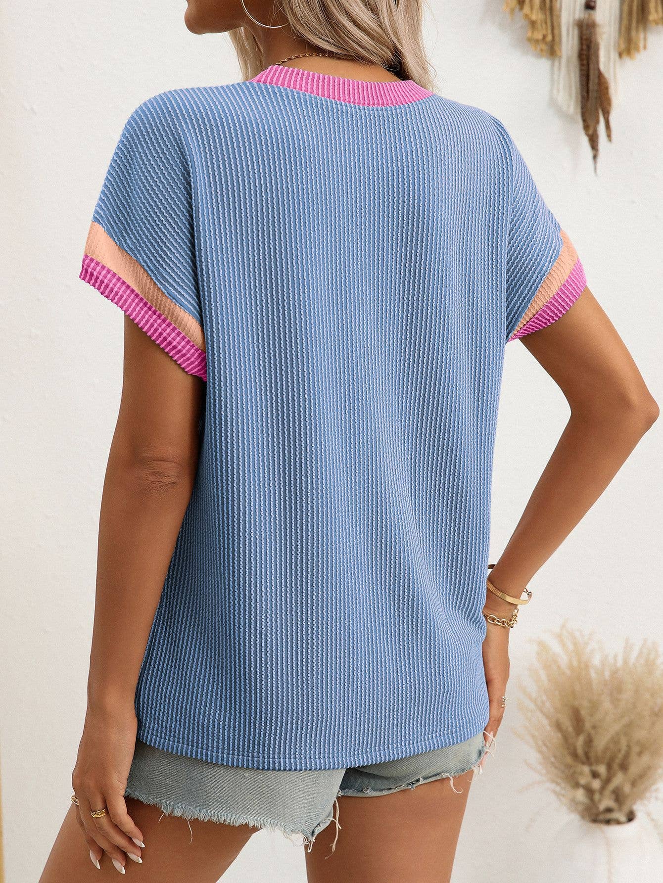 Twisted outer seams Loose two-tone T-shirt