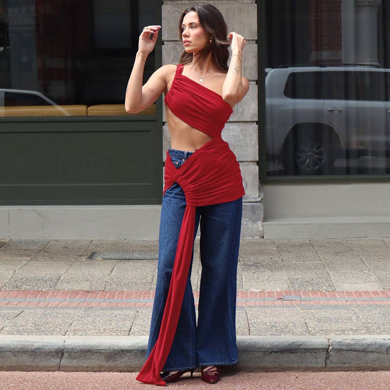 One-shoulder ribbon dress covers the buttocks