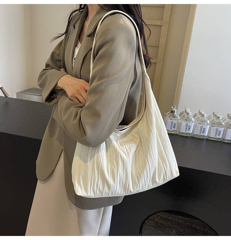 Large-capacity lightweight hand-held cloth bag