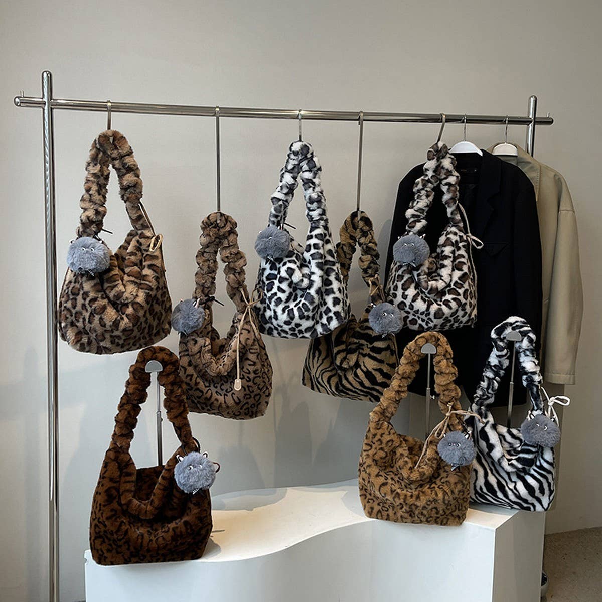 WINTER LEOPARD PRINT SHOULDER CROSSBODY PLUSH BAG_CWAB3913