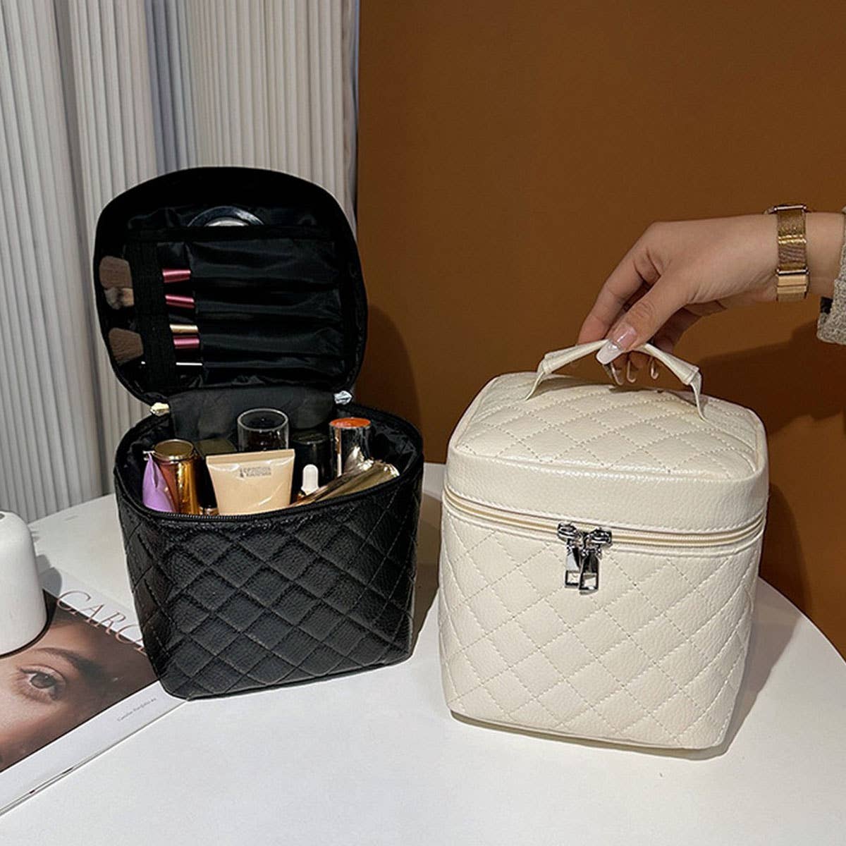 NEW RETRO SIMPLE DIAMOND BLACK COSMETIC BAG_CWAB4430