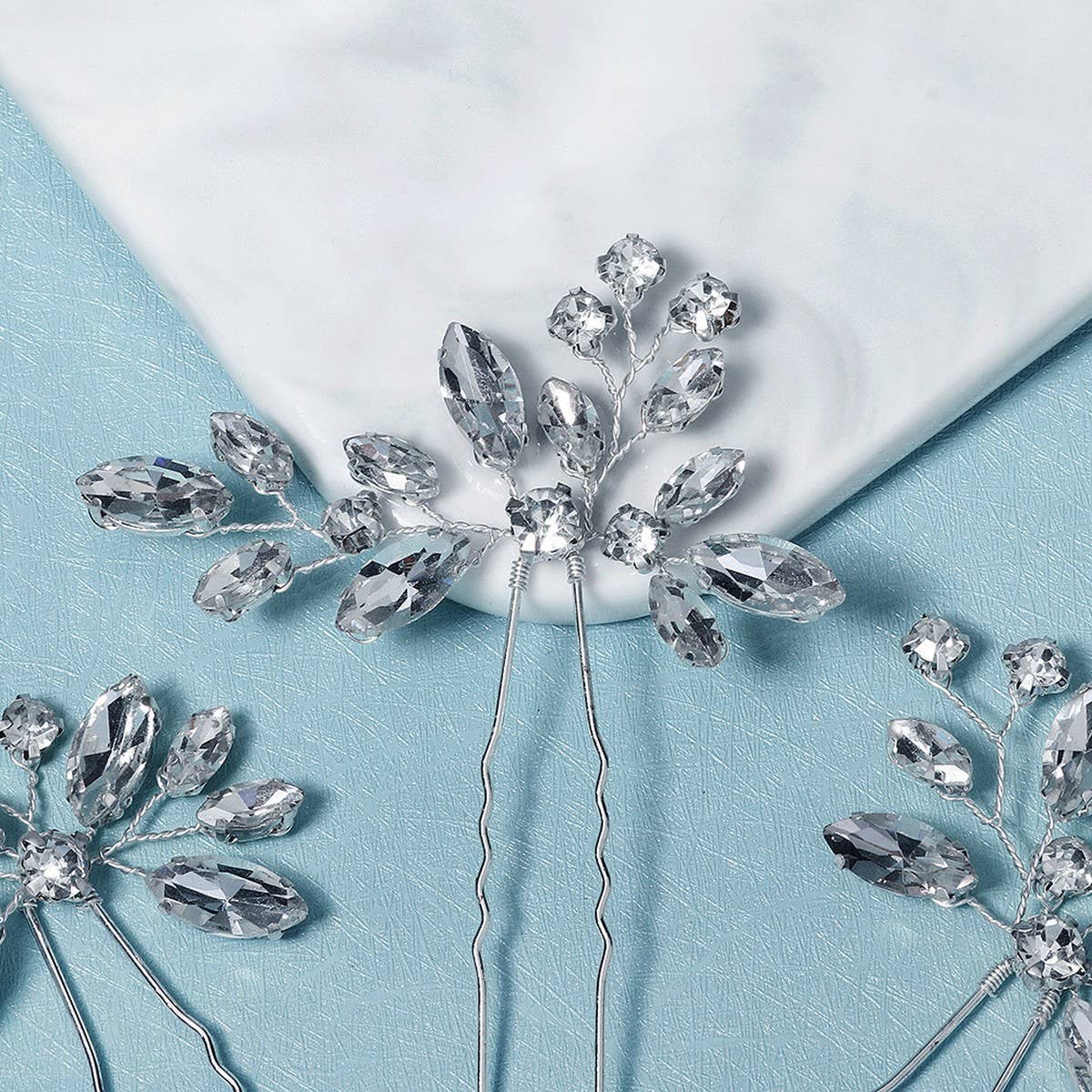 SIMPLE AND VERSATILE BRIDAL HAIR ACCESSORIES