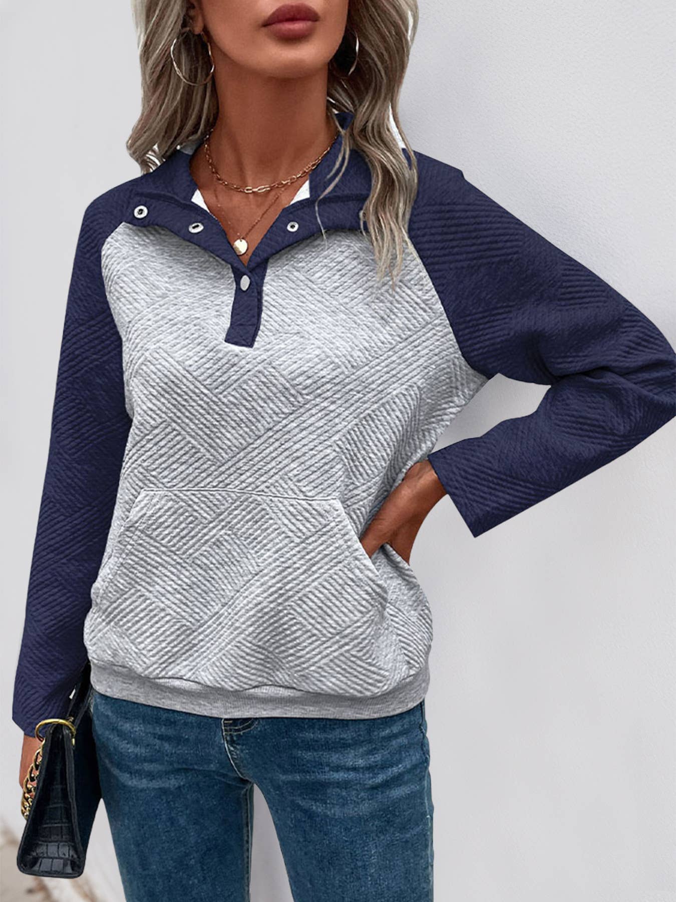 Textured casual V-neck color-blocking sweatshirt