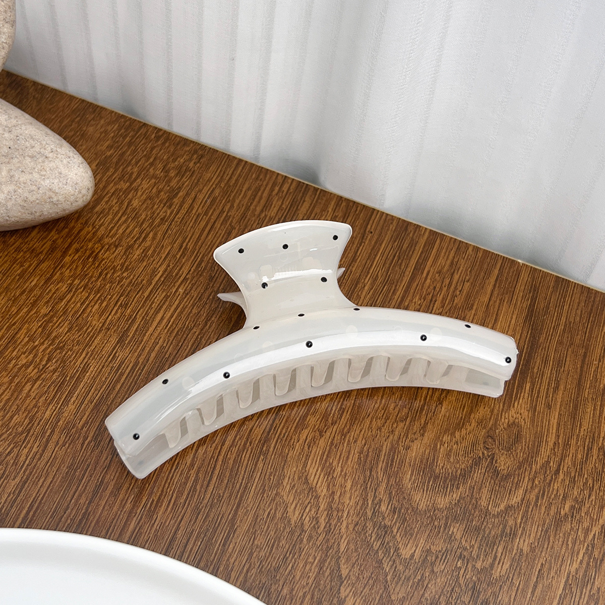 Polka Dot Hair Claw for Elegant Buns_CWAHA2066