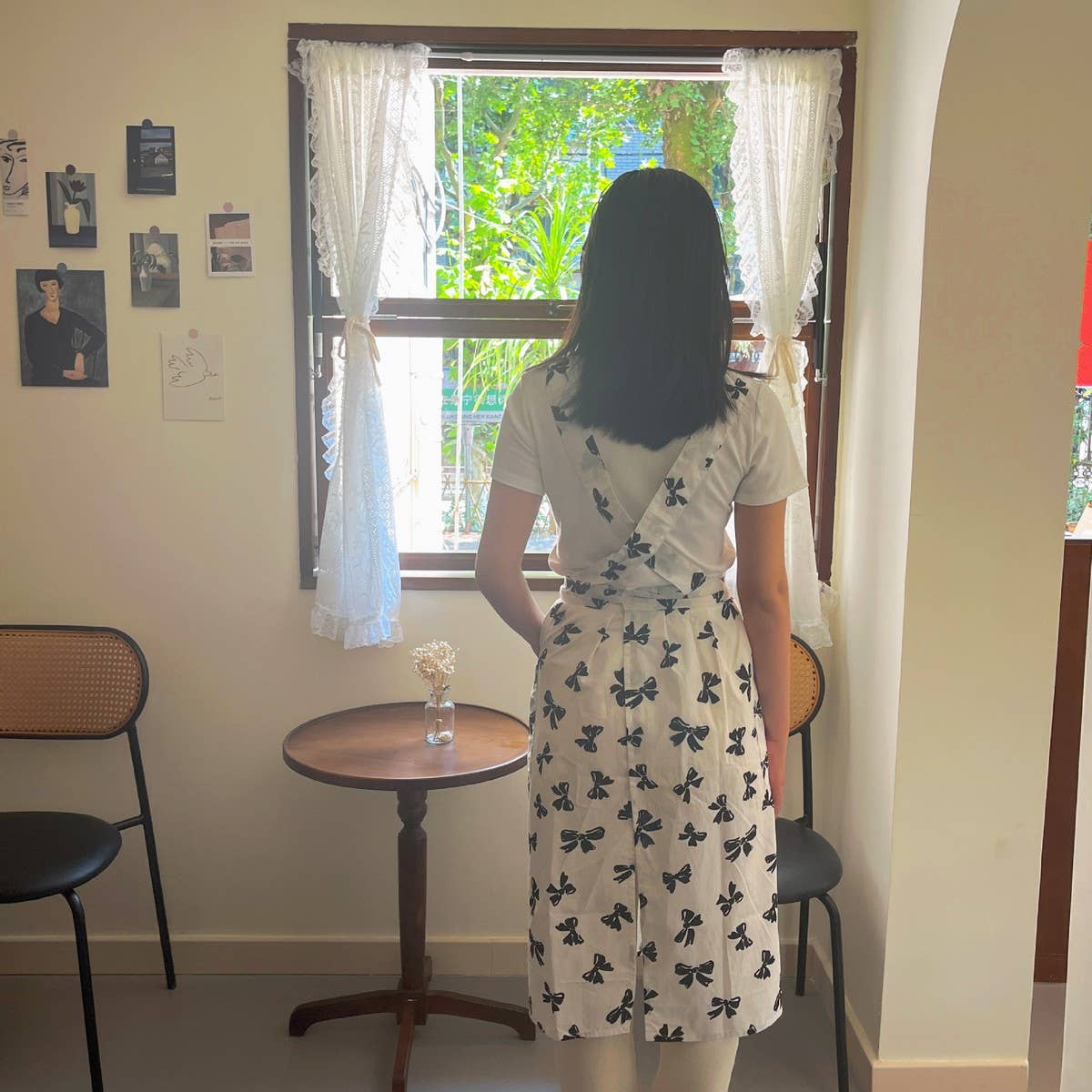 VEST BLACK AND WHITE BOW PRINT H-SHAPED APRON