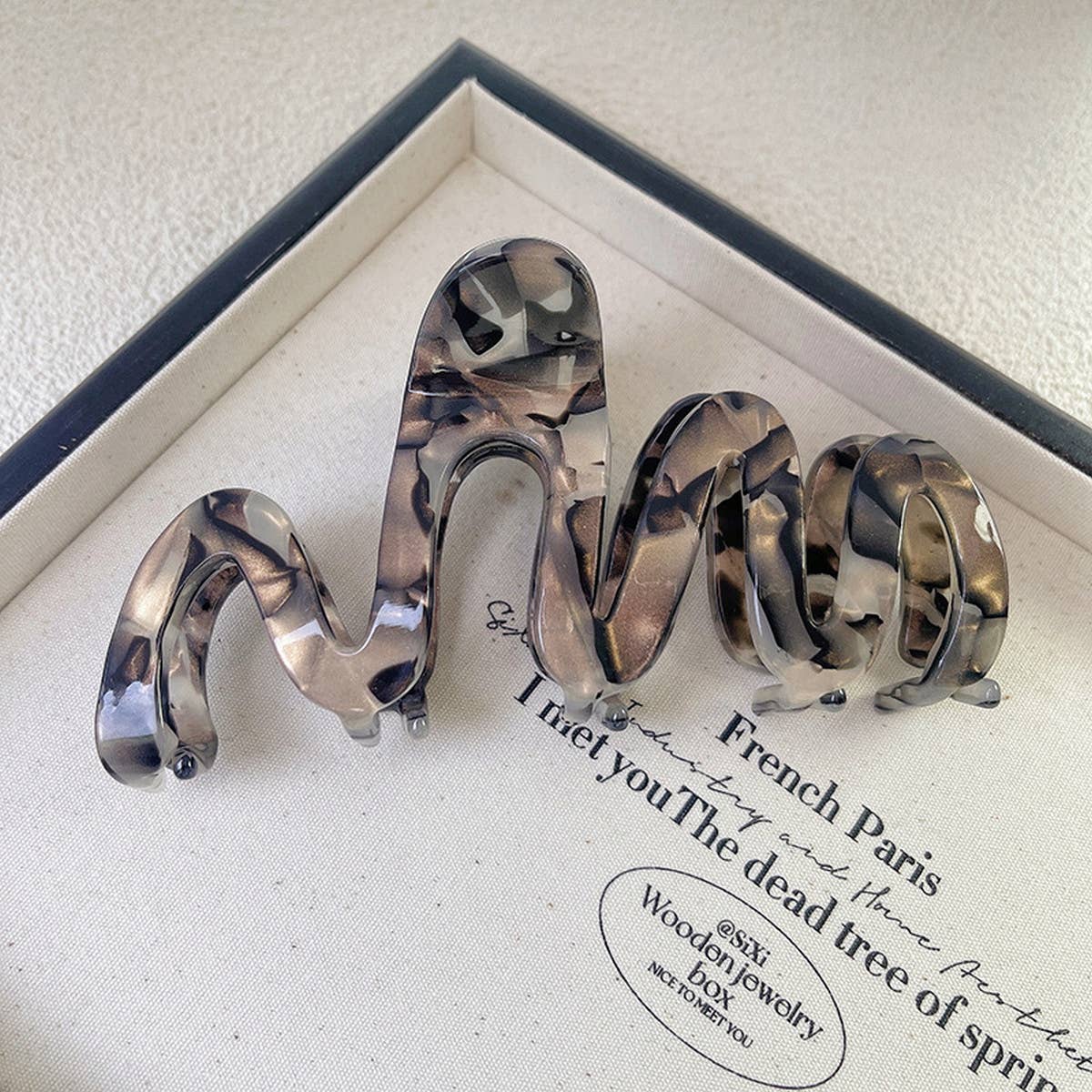 Wavy Hair Claw - Luxe Large Volume Shark Clip_CWAHA1337